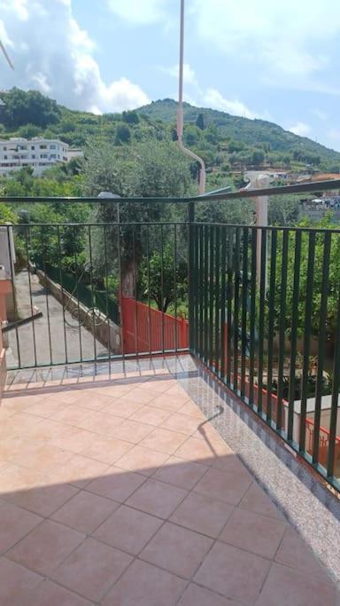 Rosa'S House - Casa Vacanza Vicina Al Mare Vico Equense Exterior photo